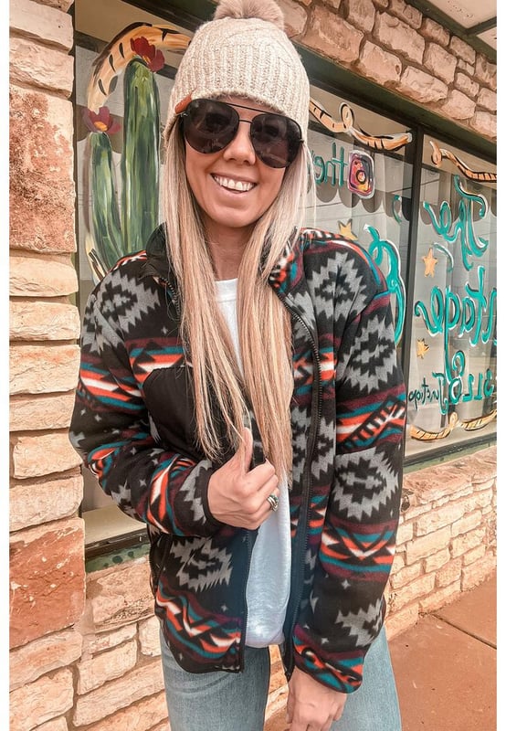 Vibrant Aztec print adds a touch of boho flair
  Convenient zip
  up design for easy wearability
  Stylish collar enhances the jackets chic appeal
  Side pockets provide practical storage options
Material: 100% Polyester