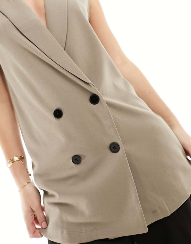 Suits & Separates by JDY Serving business chic V-neck Notch lapels Button placket Regular fitSold By: Asos