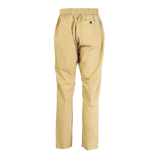 De GAS herenbroek combineert eigentijdse stijl en comfort, ideaal voor elke gelegenheid. Ze zijn gemaakt van hoogwaardige stoffen en bieden een perfecte pasvorm en fijne details, geschikt voor zowel casual als formele looks. Veelzijdig en essentieel in ontwerp, weerspiegelen ze de authenticiteit van het merk, ontworpen voor mannen die praktisch en stijlvol zoeken in een tijdloos kledingstuk.