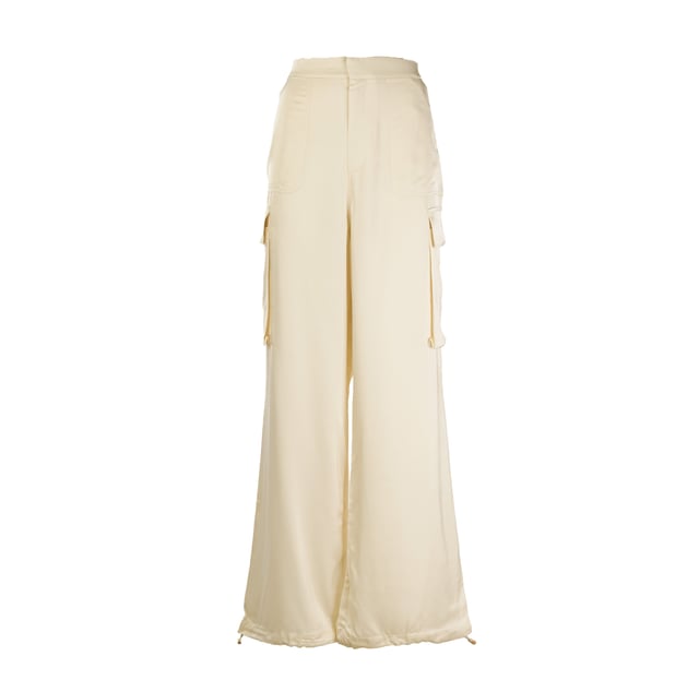 GAS damesbroeken bieden de perfecte mix van elegantie en comfort, met veelzijdige ontwerpen voor elke gelegenheid. Ze zijn gemaakt van hoogwaardige stoffen en hebben moderne pasvormen en fijne details die het silhouet verbeteren. Perfect voor een casual-chique of meer formele look, weerspiegelen ze de authentieke essentie van het merk, ideaal voor dynamische vrouwen die houden van een verfijnde en functionele stijl.