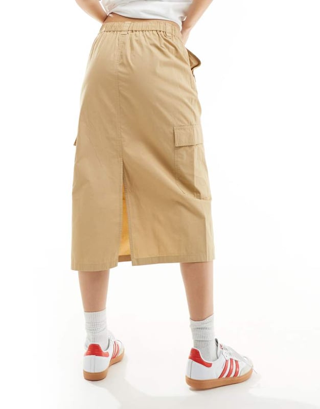 Skirts by Tommy Jeans Lower-half looks High rise Drawstring waist Functional pockets Kick split Regular fitSold By: Asos