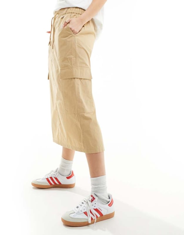 Skirts by Tommy Jeans Lower-half looks High rise Drawstring waist Functional pockets Kick split Regular fitSold By: Asos