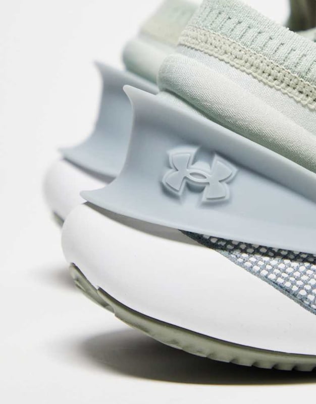 Under Armour HOVR Phantom 3 trainers in light green Shoes by Under Armour Shoe game: won Low-profile design Pull tabs for easy entry Lace-up fastening Signature Under Armour branding UA HOVR technology provides a zero-gravity feel to help maintain energy return and absorb impact EVA and UA HOVR foam midsole for lightweight cushioning Durable rubber outsole Textured grip treadSold By: Asos