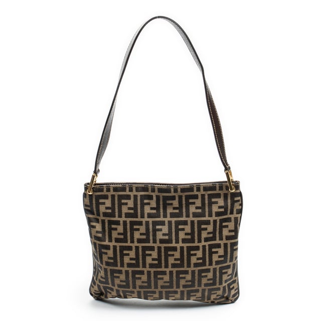 Fendi Bolsas Square Hobo  Bolso bandolera en Beige/Marrón Oscuro Lienzo y Oro hardware. El producto está en en Excelentes Condiciones (A).
  Dimensiones: 29x26x1 cm 
  Accesorios incluidos: 
    
  BrandCo Paris encuentra artículos raros y en las mejores condiciones a precios increíbles. ¡Vale la pena tener paciencia! Compra con confianza: todos los artículos de BrandCo Paris son seleccionados y autenticados cuidadosamente por nuestro equipo de expertos.
  Todos los artículos vienen con un certificado de autenticidad y un embalaje entregado por BrandCo Paris.
  Tabla de clasificación de la condición del artículo
  N (como nuevo)
  AA (perfecto estado)
  A (excelente estado)
  AB (muy buen estado)
  B (bueno/regular)