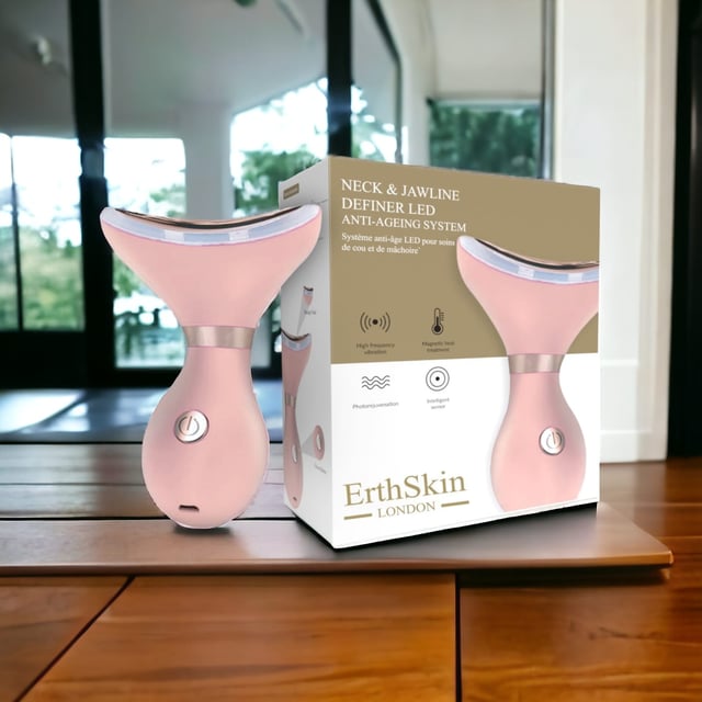 De stroomlijnmassagekop is speciaal ontworpen voor de nek
Ontworpen voor de verjonging van de huid in de nek
De massagekop heeft een temperatuur van 45 graden voor huidverjonging
Drie modi voor gekleurd licht en geluidsgolven van laag, medium en hoog, gecombineerd met massage met blauwgroen en rood licht om de bloedsomloop en huidverjonging te bevorderen
Opladen via USB-kabel, veilig en milieuvriendelijk.
Mini en draagbaar, altijd en overal te gebruiken