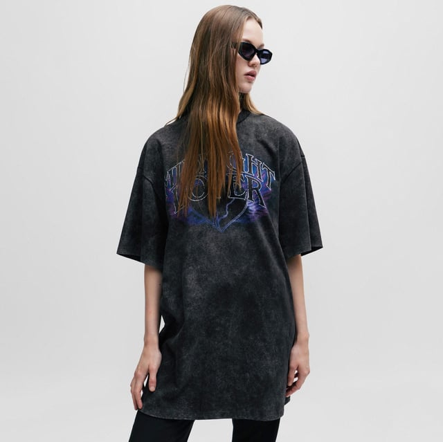 Womens HUGO Nelaja Cotton Jersey T-Shirt DressAn oversize-fit T-shirt dress in heavyweight jersey with new-season artwork at the chest and a logo at the back by HUGO Womenswear.- Crew neck- Short sleeves- Midnight Lover graphic- Relaxed fit- Main material: 100% Cotton.  Collar: 97% Cotton  3% Elastane.  Machine washable.- Ref: 50505023002