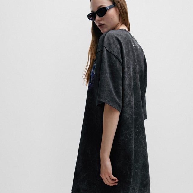 Womens HUGO Nelaja Cotton Jersey T-Shirt DressAn oversize-fit T-shirt dress in heavyweight jersey with new-season artwork at the chest and a logo at the back by HUGO Womenswear.- Crew neck- Short sleeves- Midnight Lover graphic- Relaxed fit- Main material: 100% Cotton.  Collar: 97% Cotton  3% Elastane.  Machine washable.- Ref: 50505023002