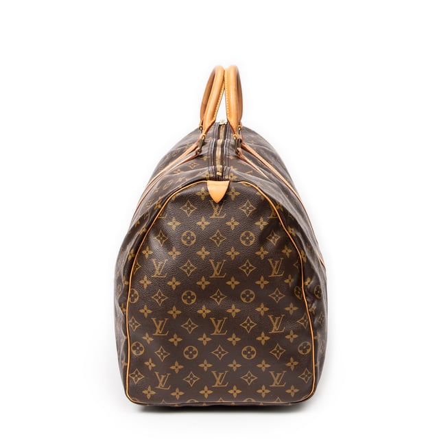 Louis Vuitton Bags Keepall 60 Travel Bag in Brown Monogram Canvas and Golden Brass hardware. The product is in Very Good Condition (AB).
  Dimensions: 60x26x31 cm 
  Accessories Included: None
  
  BrandCo Paris finds rare and top condition items at great deals, they are worth your patience!
  Shop with confidence - All BrandCo Paris items are carefully selected and authenticated by our team of experts.
  All the items come with an authenticity certificate and packaging delivered by BrandCo Paris.
  Item Condition Grading Table
    N  (Like New)
    AA (Perfect Condition)
    A  (Excellent Condition)
    AB (Very Good Condition)
    B  (Good/Fair)