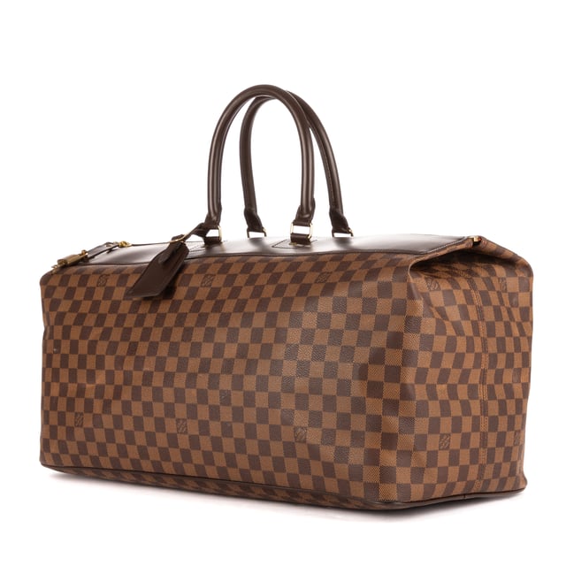 Louis Vuitton Bolsas Greenwich GM Bolsa de viaje en Marrón Lona recubierta y Latón dorado hardware. El producto está en en Perfectas Condiciones (AA).
  Dimensiones: 54.5x23x26.5 cm 
  Accesorios incluidos: Dustbag, Luggage Tag
    
  BrandCo Paris encuentra artículos raros y en las mejores condiciones a precios increíbles. ¡Vale la pena tener paciencia! Compra con confianza: todos los artículos de BrandCo Paris son seleccionados y autenticados cuidadosamente por nuestro equipo de expertos.
  Todos los artículos vienen con un certificado de autenticidad y un embalaje entregado por BrandCo Paris.
  Tabla de clasificación de la condición del artículo
  N (como nuevo)
  AA (perfecto estado)
  A (excelente estado)
  AB (muy buen estado)
  B (bueno/regular)