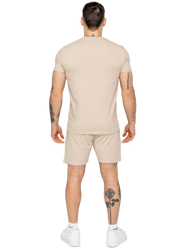 La camiseta de gimnasio para hombre de Enzo está diseñada tanto para comodidad como para estilo. Con un ajuste slim que se ajusta al cuerpo, esta camiseta ofrece un look moderno y estilizado. El cuello redondo acanalado añade durabilidad y un toque clásico, mientras que la audaz impresión de Enzo Jeans en el pecho realza su estilo atlético. Fabricada con tela de lycra, el material ofrece un ajuste elástico, asegurando máxima flexibilidad y libertad de movimiento. Perfecta para cualquier estilo de vida activo, las mangas cortas y el diseño ligero te mantienen fresco y cómodo.