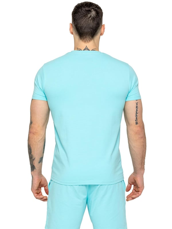 The Enzo Men's Gym T-shirt is designed for both comfort and style. Featuring a slim fit that contours to the body, this shirt provides a sleek, modern look. The ribbed crew neck adds durability and a touch of classic appeal, while the bold Enzo Jeans printing on the chest enhances its athletic edge. Crafted from lycra fabric, the material offers a stretch fit, ensuring maximum flexibility and movement. Perfect for any active lifestyle, the short sleeves and lightweight design keep you cool and comfortable.(653)