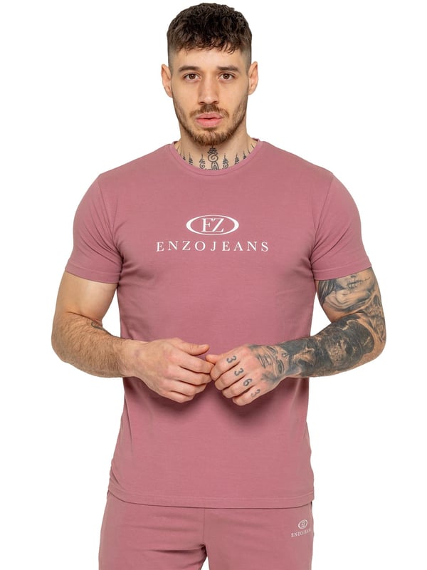 The Enzo Men's Gym T-shirt is designed for both comfort and style. Featuring a slim fit that contours to the body, this shirt provides a sleek, modern look. The ribbed crew neck adds durability and a touch of classic appeal, while the bold Enzo Jeans printing on the chest enhances its athletic edge. Crafted from lycra fabric, the material offers a stretch fit, ensuring maximum flexibility and movement. Perfect for any active lifestyle, the short sleeves and lightweight design keep you cool and comfortable.(653)