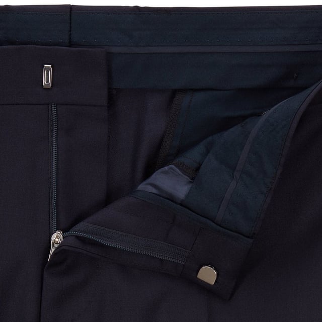 Mens Boss Gibson Trousers in dark blue.- Hook and zip closure.- Slant pockets.- Belt loops.- Soft inner lining.- Slim fit.- Ref: 50318499401
