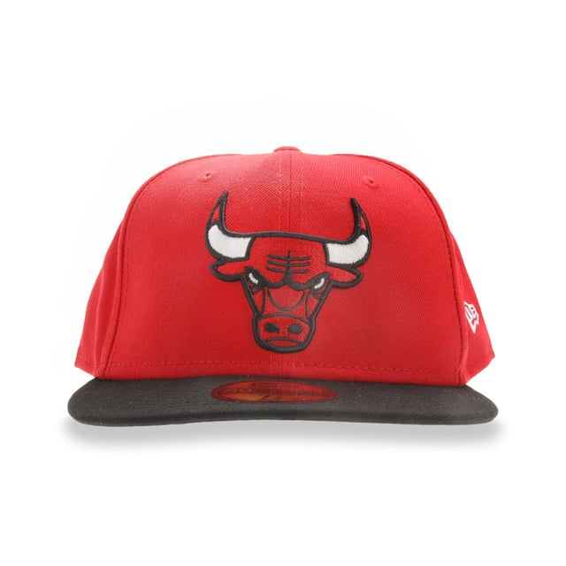 New Era Chicago Bulls NBA 59FIFTY Basic Cap.- Flat visor.- Circuit without regulation.- Embroidered eyelets.- Manufacturer's logo.- 100% Polyester. Ref: 10861624.