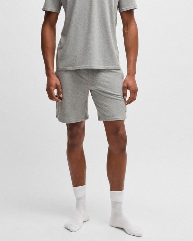 Signature pyjama shorts blended with stretch by BOSS. Printed with a logo on the left leg, this design is the ultimate in comfort.
95% Cotton, 5% Elastane
50515394