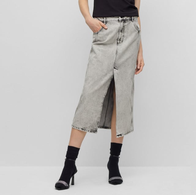 Midi skirt - high rise - High front slit - Slight abrasions - Grindings on hemline - Special bleach wash - Seaming details