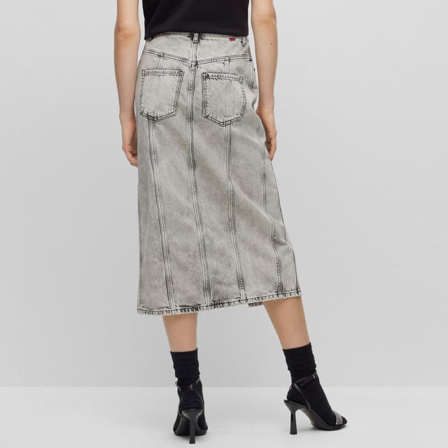 Midi skirt - high rise - High front slit - Slight abrasions - Grindings on hemline - Special bleach wash - Seaming details