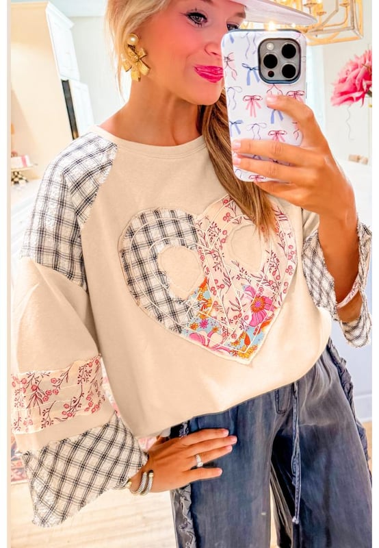 Beige plaid floral peace heart graphic top
  Unique and visually appealing design
  Wide long sleeves for extra coverage and a trendy oversized look
  Made for comfort and perfect for casual wear
  Unisex top available in various sizes
Material: 85% Polyester 10% Cotton 5% Elastane