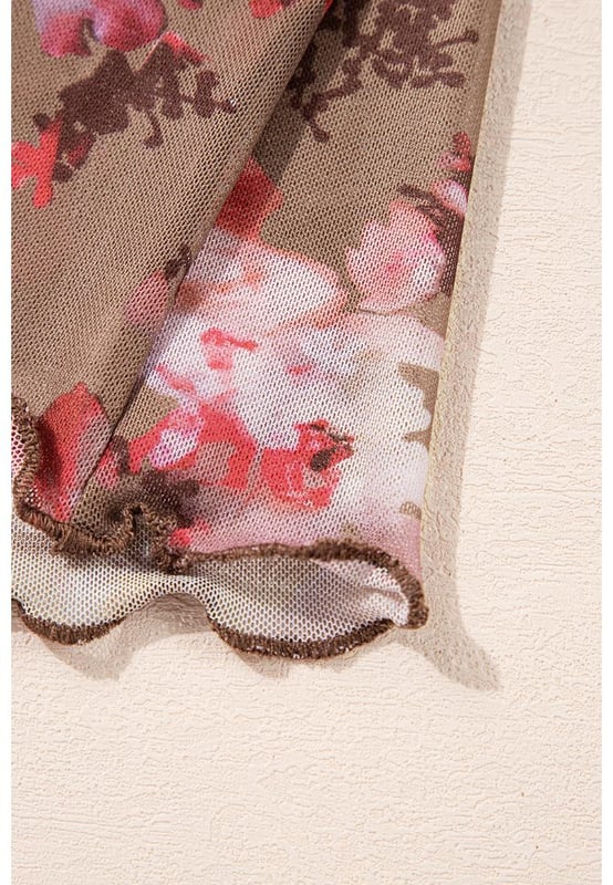 Top de malla transparente con estampado floral rojo de manga larga  
Silueta ajustada  
Mangas largas para calidez y sofisticación  
Diseño clásico de cuello redondo  
Alta elasticidad  
Material: 95% poliéster 5% elastano