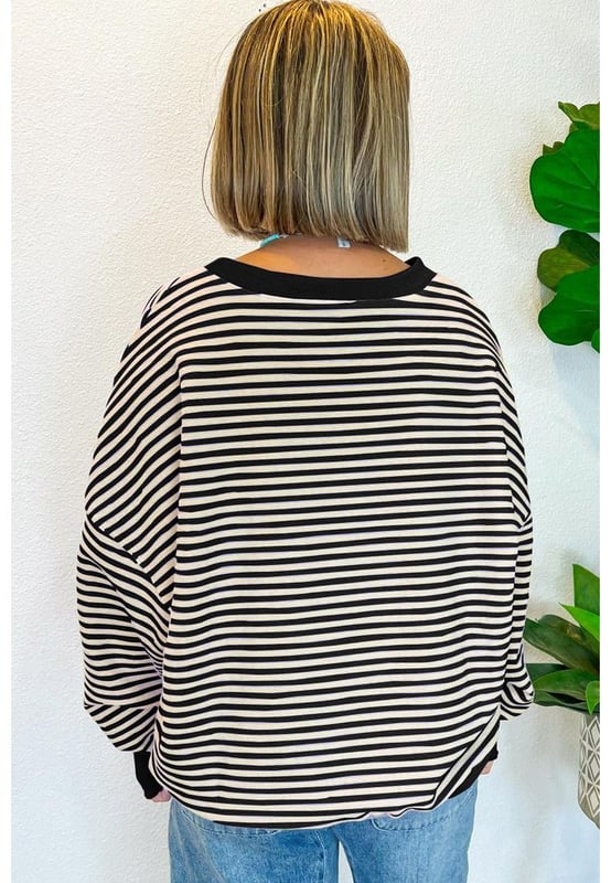 Black Stripe Loose Drop Shoulder Long Sleeve Top
  Timeless and versatile striped design
  Loose fit that drapes beautifully on all body types
  Trendy drop shoulder design for a modern and relaxed vibe
  Comfortable crew neck design
  Features captivating patterns and textures
  Medium
  high elasticity
Material: 97% Polyester 3% Elastane