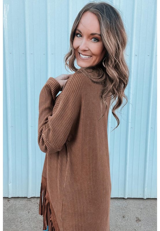 Waffle knit texture for a cozy feel
  Fringed hem detail adds boho chic touch
  Trendy high
  low silhouette elevates your style
  Long sleeves provide added warmth
  Size chart provided for perfect fit
Material: 60% Cotton 35% Polyester 5% Elastane