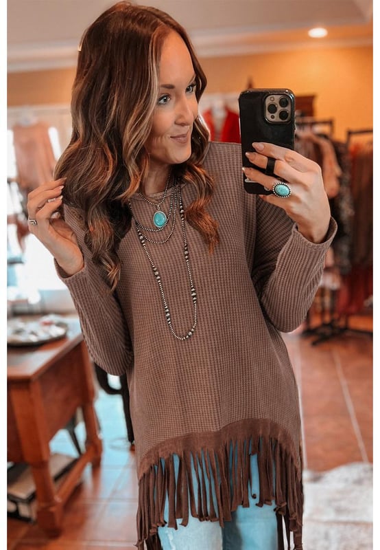 Waffle knit texture for a cozy feel
  Fringed hem detail adds boho chic touch
  Trendy high
  low silhouette elevates your style
  Long sleeves provide added warmth
  Size chart provided for perfect fit
Material: 60% Cotton 35% Polyester 5% Elastane
