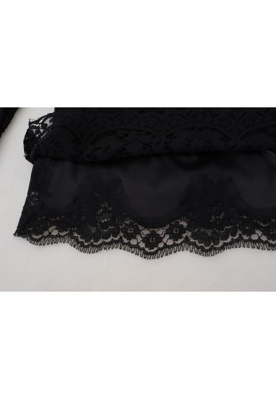 A estrenar con etiquetas.
  Hecho en Italia.
  Top de manga larga de encaje floral.
  Material: 46% algodon 43% viscosa 11% nailon.
  Color: Ribete de encaje negro.
  Iconico logotipo de Dolce & Gabbana.
  Tallas de mujer.