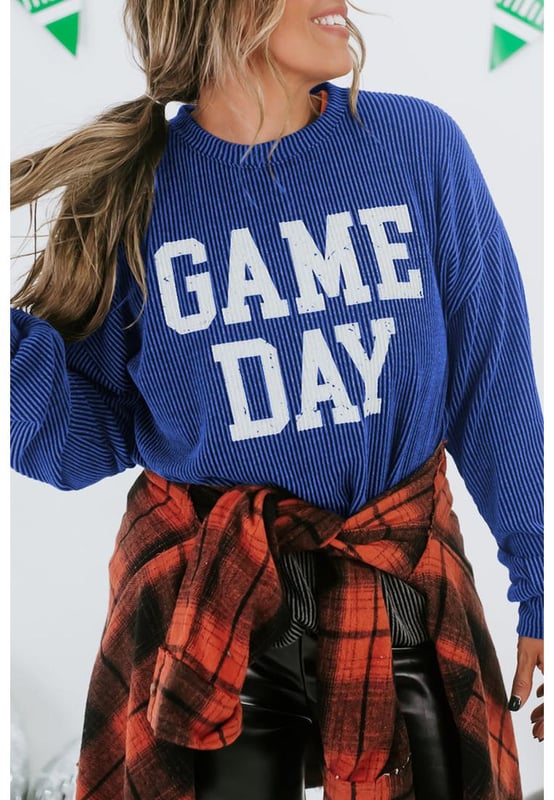 Celebra el día del juego con estilo con esta llamativa camiseta de manga larga con gráfico. Mantente cómodo y abrigado con la tela acanalada que añade una textura única. El diseño de cuello redondo ofrece un aspecto clásico y versátil para cualquier ocasión. Las mangas largas brindan calidez y cobertura adicional durante los días más frescos. Las camisetas de manga larga Dropship son perfectas para mostrar tu lado deportivo. Material: 75% Poliéster, 20% Viscosa, 5% Elastano.