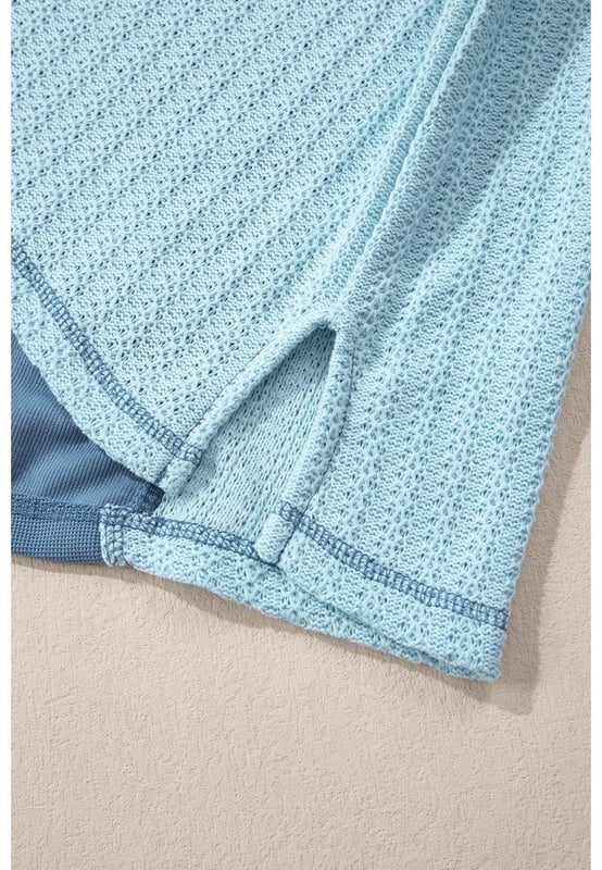 Farbe: Dämmerungsblau  
Langärmliges Oberteil  
Offene Nahtdetails  
Farbblockdesign  
Patchwork-Details  
Mit Knöpfen an den Ärmelabschlüssen  
Glatte und anpassbare Passform  
Unisex-Größen verfügbar  
Material: 97% Polyester, 3% Elasthan