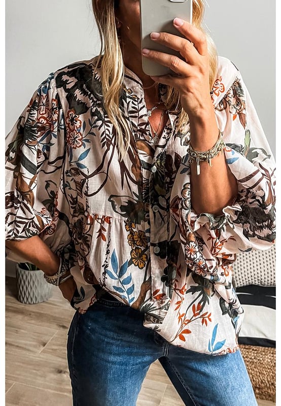Camisa suelta y casual que permite un fácil movimiento. Impresión floral blanca para un look fresco y relajado todos los días. Botones en la parte delantera para opciones de estilo versátiles. Mangas tipo globo a la moda. Diseño unisex. Material: 100% Poliéster.