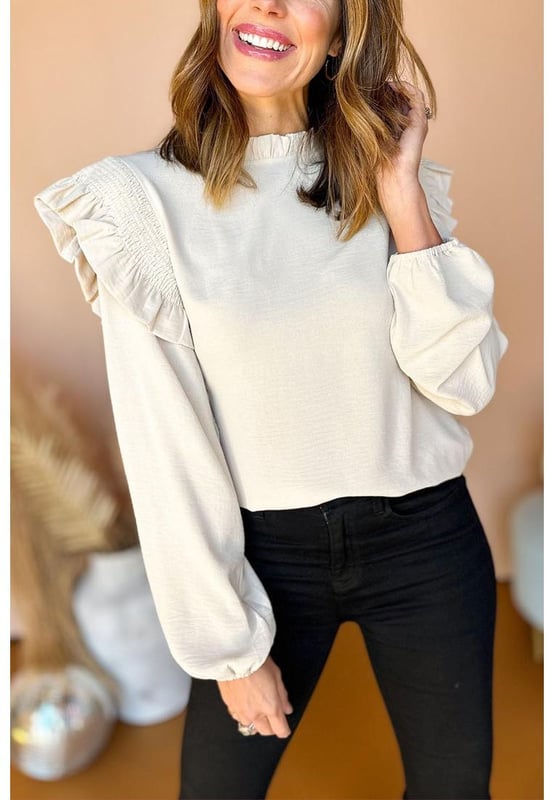 Blusa blanca lisa con diseño de hombros acampanados y fruncidos  
El cuello con volantes añade un toque discreto y elegante  
Diseño de mangas tipo burbuja para un look femenino  
Perfecta para mujeres modernas de diferentes tipos de cuerpo y edades  
Ideal para cualquier ocasión  
Descubre nuestra colección de blusas dropship para mujeres con estilos a la moda y precios atractivos  
Tabla de tallas disponible  
Material: 100% Poliéster