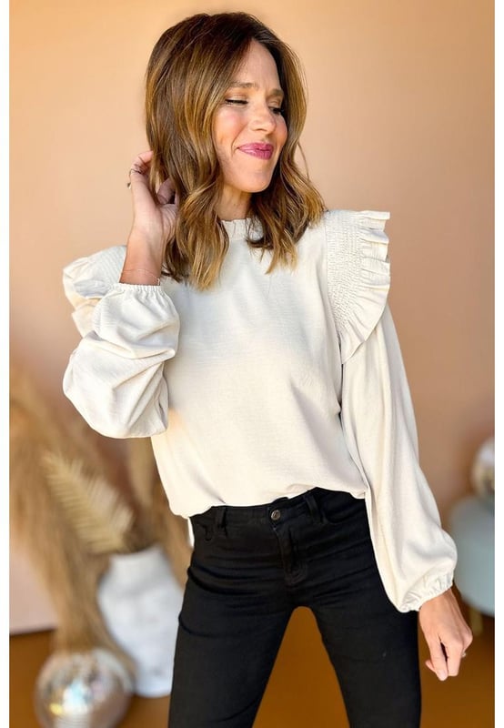 Blusa blanca lisa con diseño de hombros acampanados y fruncidos  
El cuello con volantes añade un toque discreto y elegante  
Diseño de mangas tipo burbuja para un look femenino  
Perfecta para mujeres modernas de diferentes tipos de cuerpo y edades  
Ideal para cualquier ocasión  
Descubre nuestra colección de blusas dropship para mujeres con estilos a la moda y precios atractivos  
Tabla de tallas disponible  
Material: 100% Poliéster