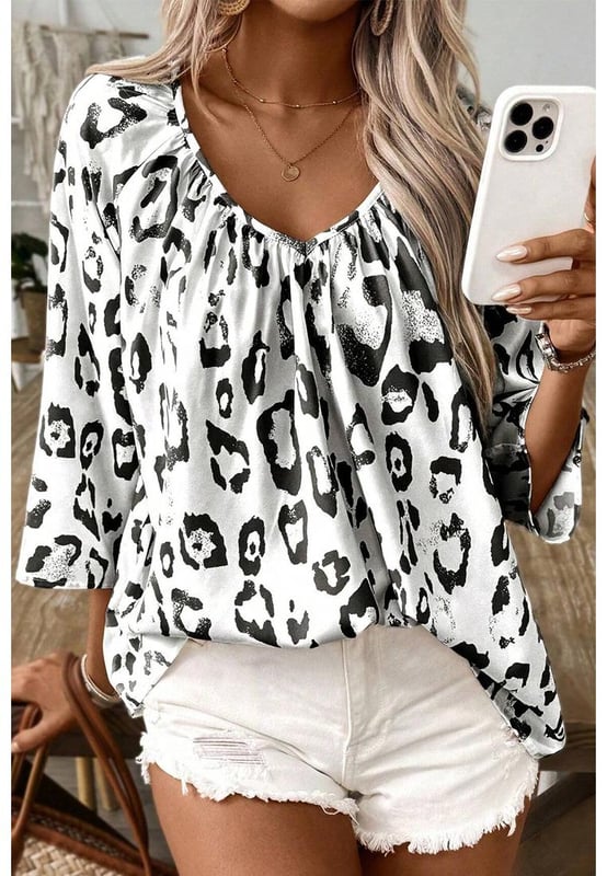 Black Leopard Print Ruched V Neck 3/4 Sleeve Blouse
  Fierce and trendy look
  Flattering V
  neckline adds a touch of sophistication
  Ruched detailing provides a stylish and textured finish
  3/4 sleeves for a versatile and chic appearance
  Suitable for both men and women
  Size chart available for a perfect fit
Material: 100% Polyester