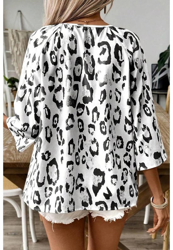 Black Leopard Print Ruched V Neck 3/4 Sleeve Blouse
  Fierce and trendy look
  Flattering V
  neckline adds a touch of sophistication
  Ruched detailing provides a stylish and textured finish
  3/4 sleeves for a versatile and chic appearance
  Suitable for both men and women
  Size chart available for a perfect fit
Material: 100% Polyester