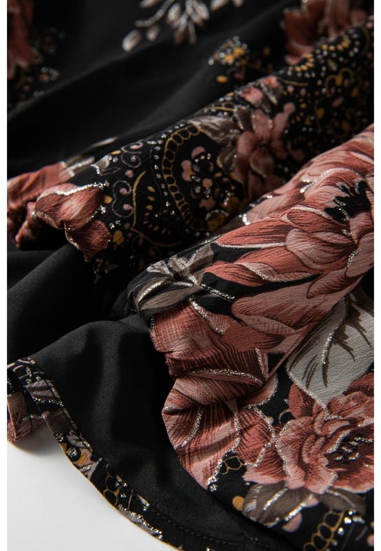Black floral print
  V neck wrap design
  Balloon sleeves
  Loose fit for comfort
  Fresh and feminine look
  Trendy and chic silhouette
Material: 100% Polyester