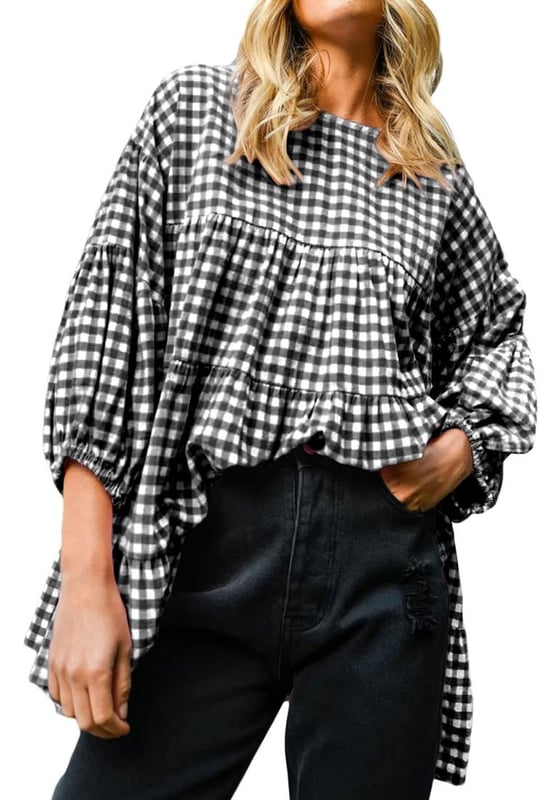 Diseño a cuadros negro a la moda  
Ajuste holgado para comodidad y estilo sin esfuerzo  
Diseño en capas que añade un toque de elegancia  
Estilo babydoll para una silueta encantadora y femenina  
Disponible en una variedad de blusas para envío directo  
Consulta la tabla de tallas para un ajuste preciso  
Material: 50% Poliéster 50% Algodón