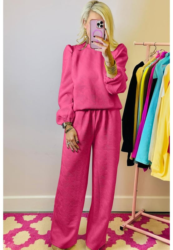 Unique textured design
  Comfortable fit
  Voluminous puff sleeves on the top
  Coordinated style with matching pants
  Ideal for casual wear or lounging
  Available in different sizes
Material: 95% Polyester 5% Elastane