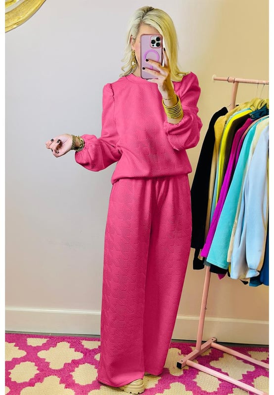 Unique textured design
  Comfortable fit
  Voluminous puff sleeves on the top
  Coordinated style with matching pants
  Ideal for casual wear or lounging
  Available in different sizes
Material: 95% Polyester 5% Elastane