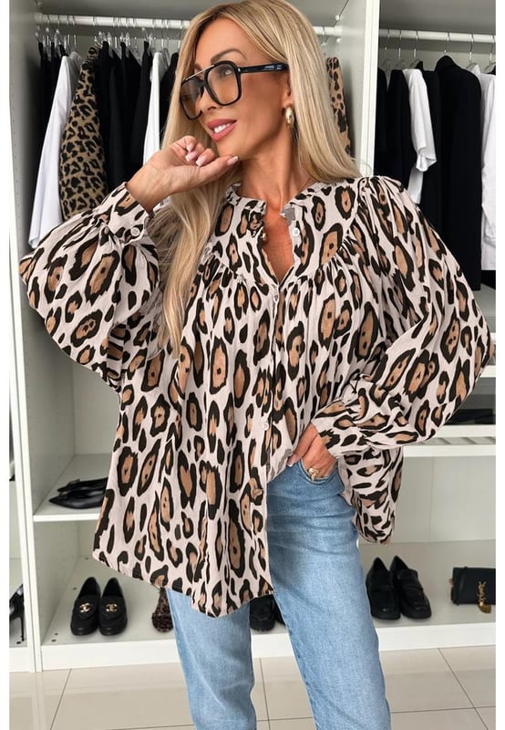 Bold and fashionable leopard print
  Oversized fit for relaxed and comfortable wear
  Playful and voluminous balloon sleeves
  Ideal for everyday wear or dressing down on formal occasions
Material: 100% Polyester