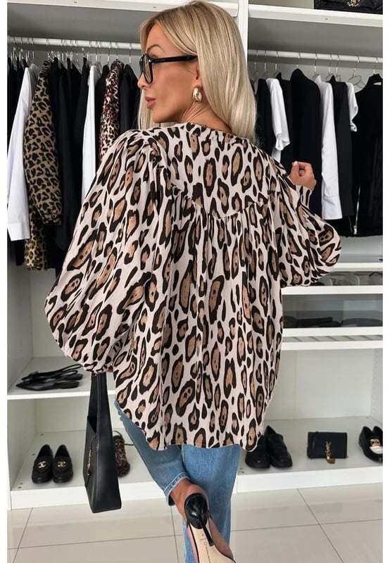 Bold and fashionable leopard print
  Oversized fit for relaxed and comfortable wear
  Playful and voluminous balloon sleeves
  Ideal for everyday wear or dressing down on formal occasions
Material: 100% Polyester
