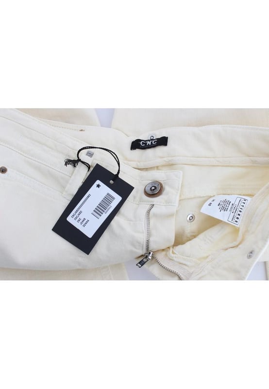 Costume National Women's White Cotton Stretch Flare Jeans 100% authentic Costume National CNC jeans
Flattering flare bootcut fit
Stylish off
white color
Made from 98% cotton and 2% elastane
Zipper fly
Two front and two back pockets
Logo details
Made in Italy
Material: 98% Cotton 2% Elastane