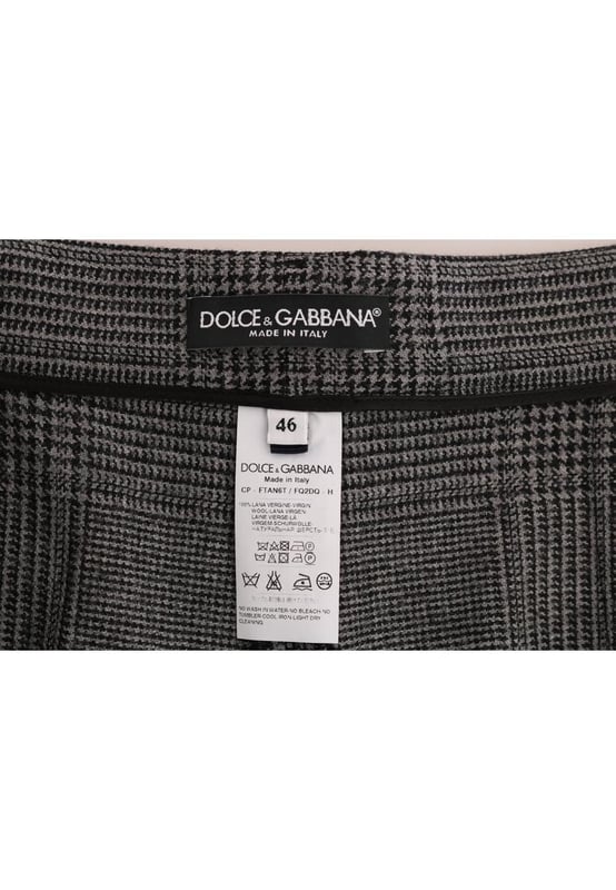 Marca: Dolce & Gabbana  
Color: Gris con patrón de cuadros  
Estilo: Pantalones Capri  
Cierre: Cremallera  
Detalles: Decoraciones con logotipo  
Material: 100% Lana  
Hecho en Italia  