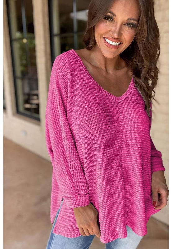 Unique waffle knit design
  Side slits for added flair
  V
  neckline accentuates collarbones
  Loose fit for comfort
  High elasticity ensures all
  day comfort
  Unisex design
  Refer to size chart for accurate sizing
Material: 65% Polyester 30% Viscose 5% Elastane