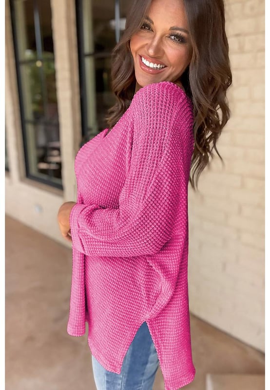 Unique waffle knit design
  Side slits for added flair
  V
  neckline accentuates collarbones
  Loose fit for comfort
  High elasticity ensures all
  day comfort
  Unisex design
  Refer to size chart for accurate sizing
Material: 65% Polyester 30% Viscose 5% Elastane