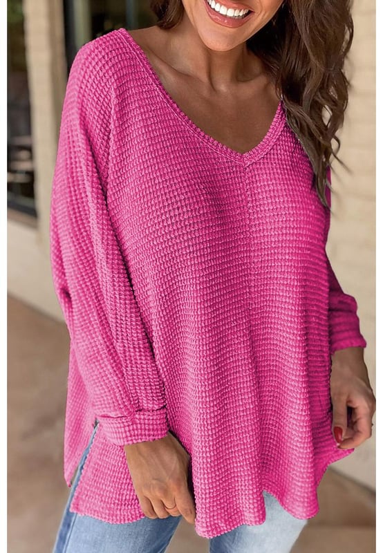 Unique waffle knit design
  Side slits for added flair
  V
  neckline accentuates collarbones
  Loose fit for comfort
  High elasticity ensures all
  day comfort
  Unisex design
  Refer to size chart for accurate sizing
Material: 65% Polyester 30% Viscose 5% Elastane