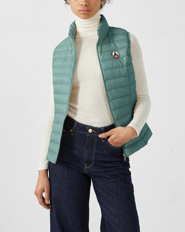 Experience lightweight warmth and stylish comfort with the Seda Down Gilet, perfect for casual outings and layering with your favorite looks.