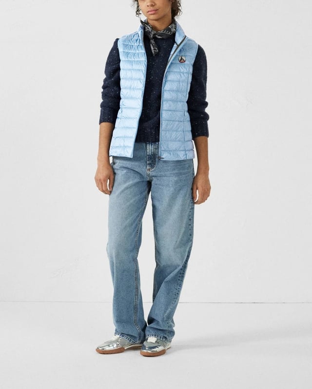Stay cozy all season long with the Seda Down Gilet by JOTT, featuring sustainable materials and versatile style for both casual outings and outdoor adventures.