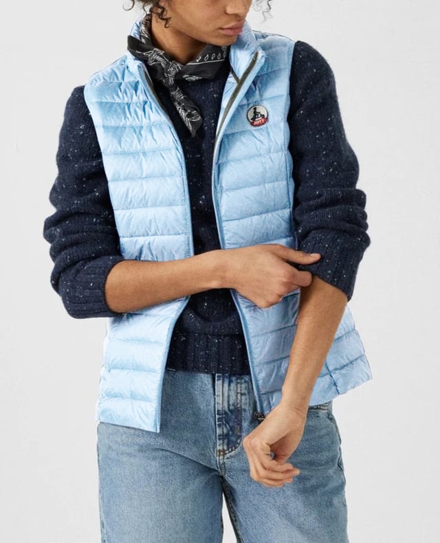 Stay cozy all season long with the Seda Down Gilet by JOTT, featuring sustainable materials and versatile style for both casual outings and outdoor adventures.
