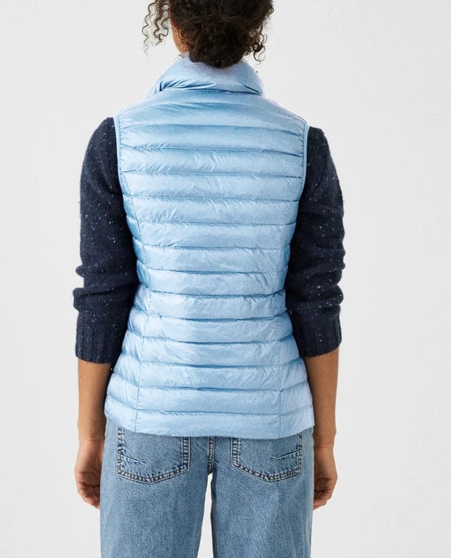 Stay cozy all season long with the Seda Down Gilet by JOTT, featuring sustainable materials and versatile style for both casual outings and outdoor adventures.