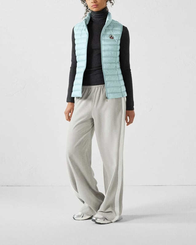 Stay warm and stylish in our Seda Down Jacket, perfect for casual outings with its sleek design and comfortable fit!
